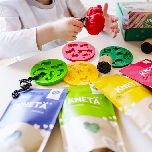 Knetä vegan speelklei: 4 zakjes van 100 gram, roze, geel, groen blauw