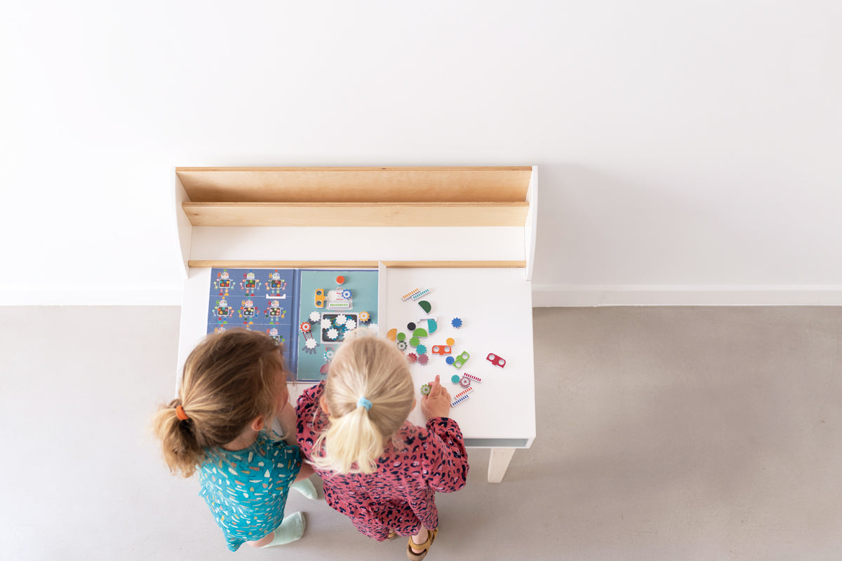 Magnetic colours and shapes Robot